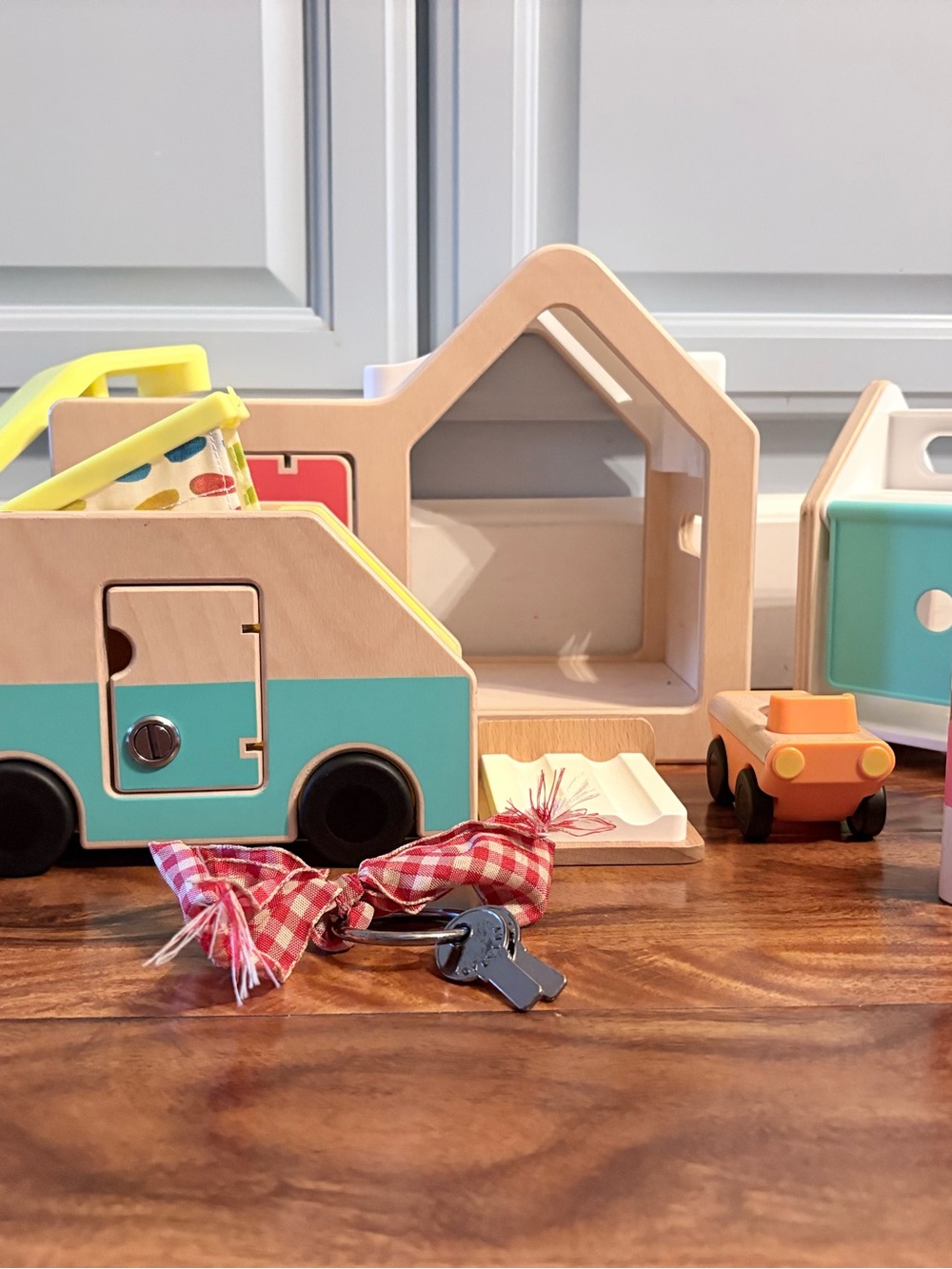 Lovevery Modular House & Camper Set Key 2 Wooden People Observer Play Kit - Picture 2 of 14